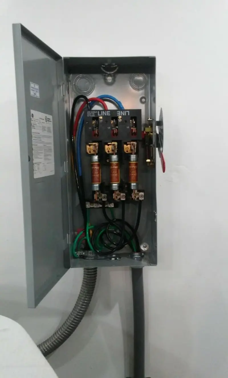 Three-phase disconnect switch installed for Smoke Detector Installation in Aberdeen